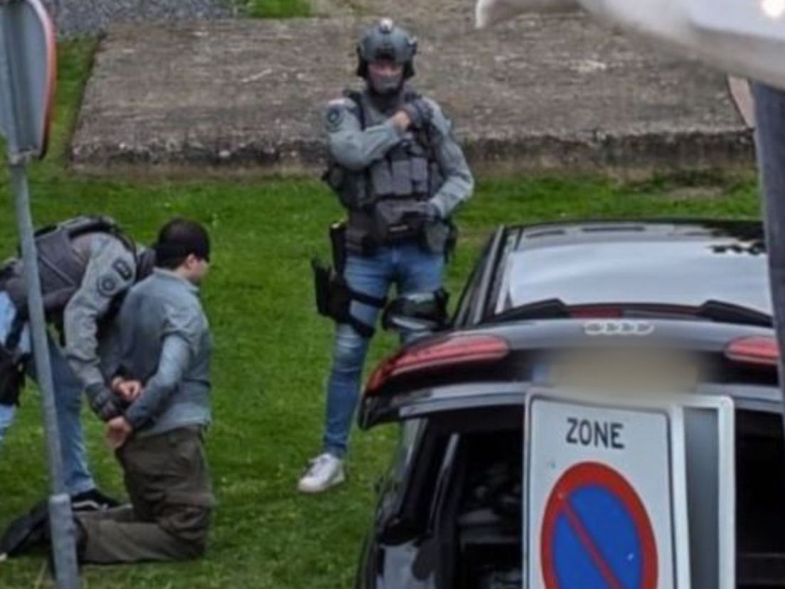 De verdachte lijkt te voldoen aan het signalement van de politie.