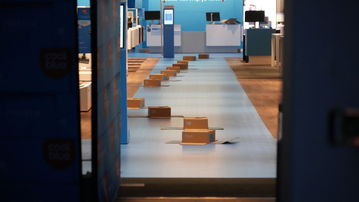 112-nieuws: Inbraak bij winkel Cool Blue in Stad • Hardrijder bij Leek moet rijbewijs inleveren
