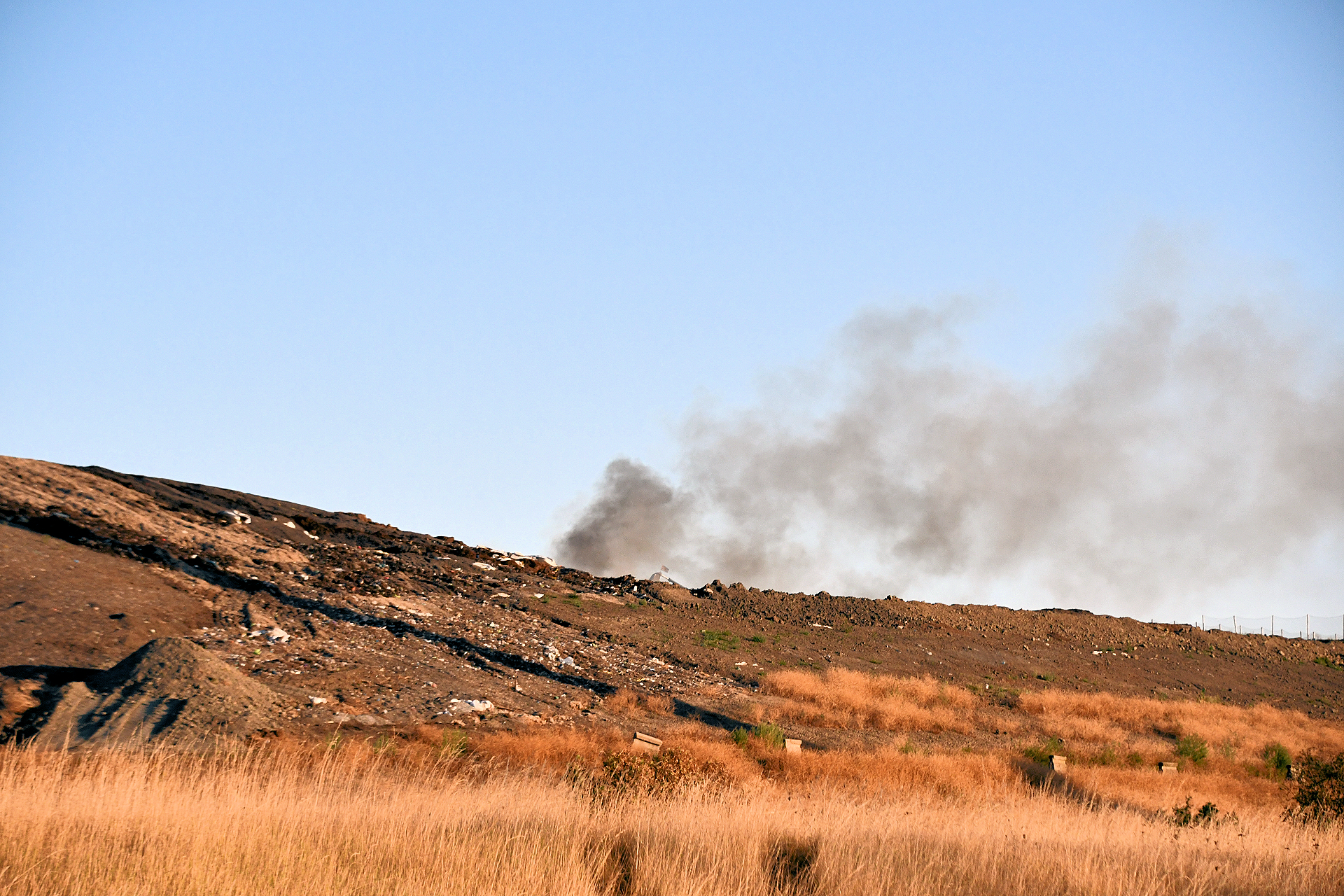 Brand gemeld bij stortplaats afval in Nieuwdorp