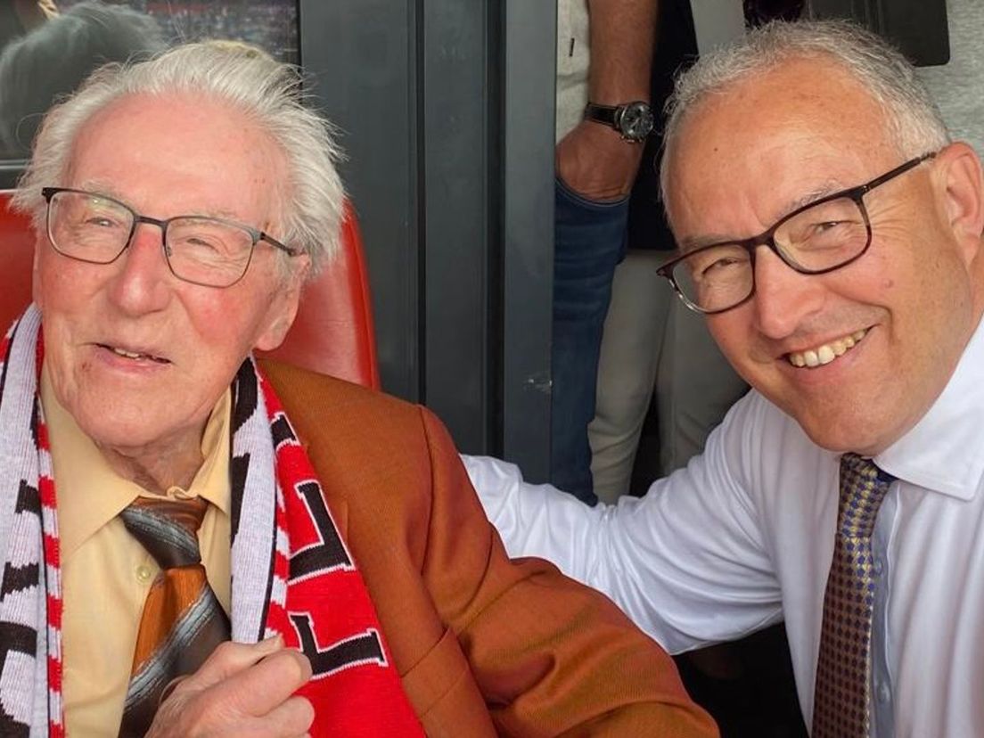 De 100-jarige Han Thans met burgemeester Aboutaleb van Rotterdam