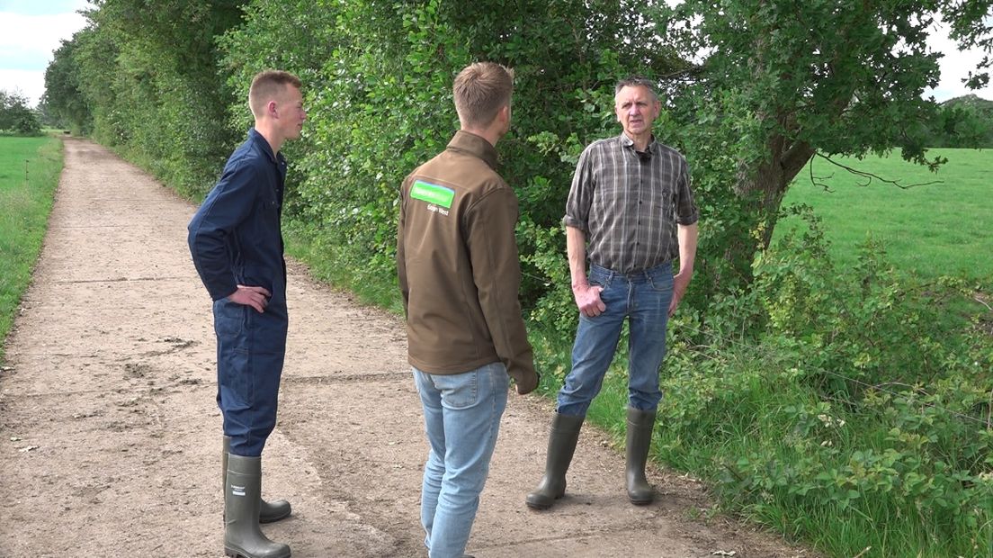 Jelle de Vries met zoon en Hilko Bron van BoerenNatuur