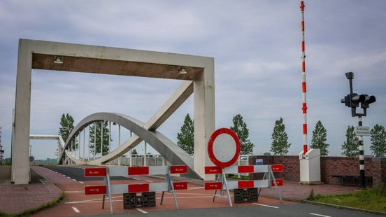Brug bij Dorkwerd doet het weer: 'We zijn bezig met een oplossing voor de lange termijn'
