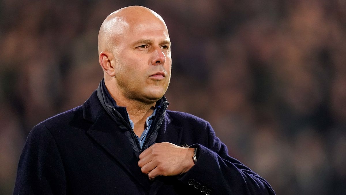 Arne Slot uit twijfels over winterse versterking voor Feyenoord