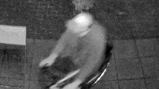 Wie is deze inbreker met koperkabel en gestolen gereedschap achterop de fiets? Home