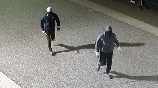 Twee hele snelle inbraken bij fietsenwinkel: 11 racefietsen gejat in Hedel