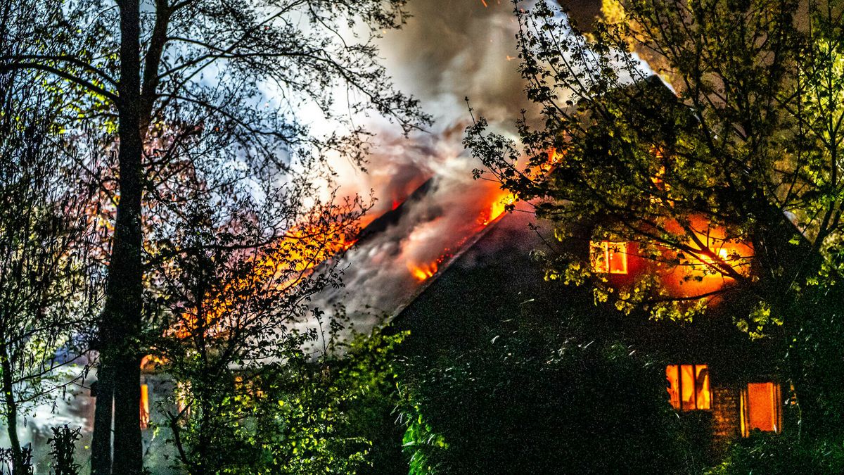 Uitslaande brand in schuur Bovensmilde