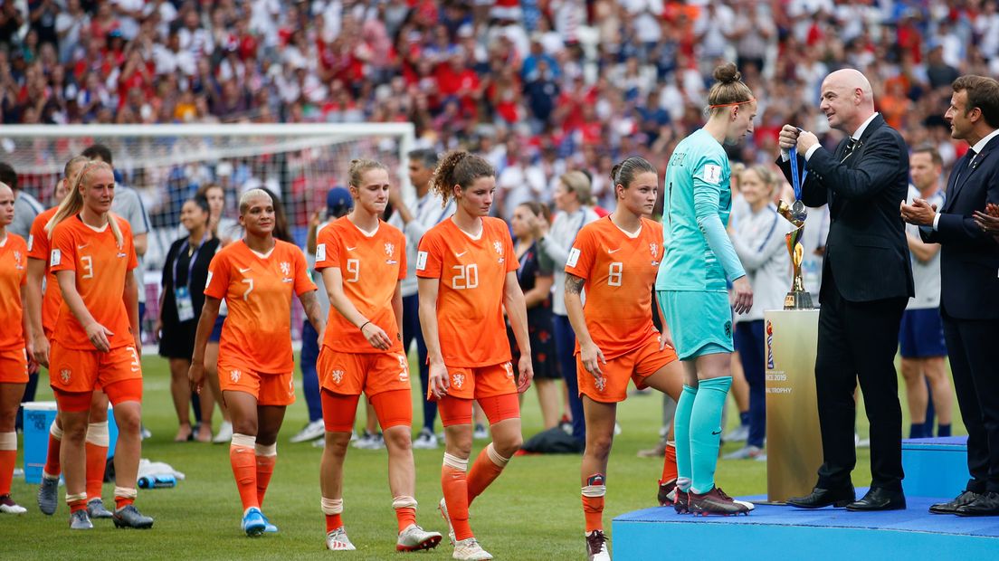 Van de Sanden wacht met haar team op de medaille voor de 2e plaats