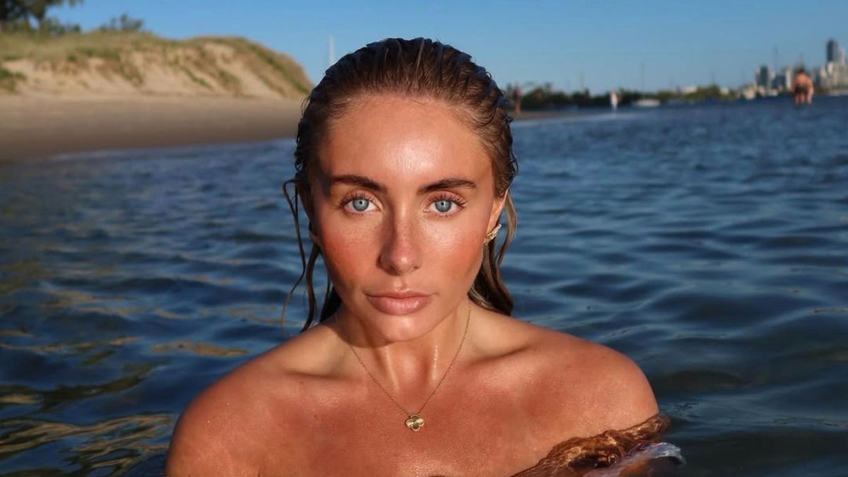 Voetbalelftal gaat viral: in rij voor pleziertje met pornoster? 'Krijgen veel berichtjes'