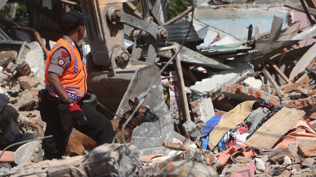 Zoekactie in het puin na aardbeving Lombok