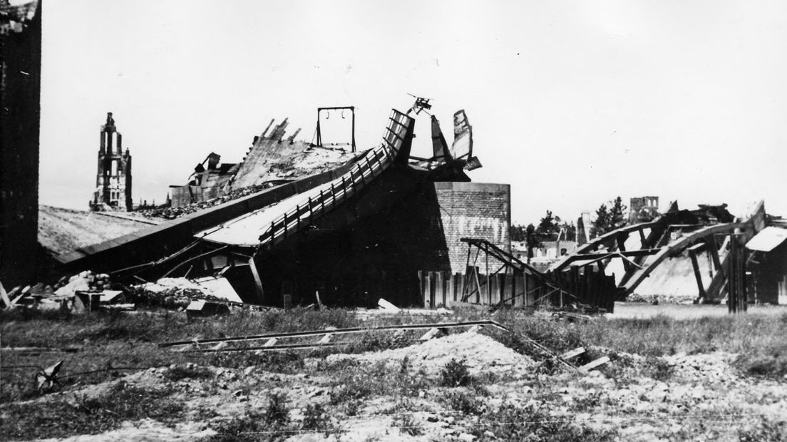 De Rijnbrug in puin - Gelders Archief