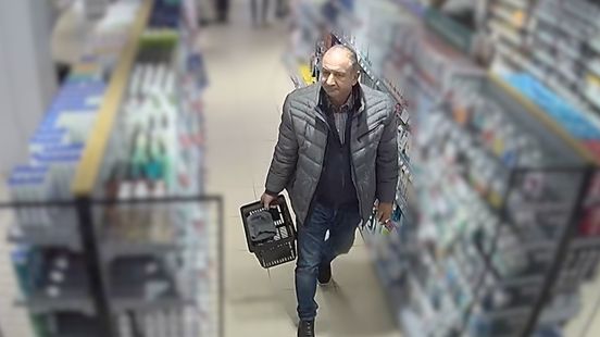 Oudere man met Stitch-tas vol tandenborstels: wie herkent hem? Home