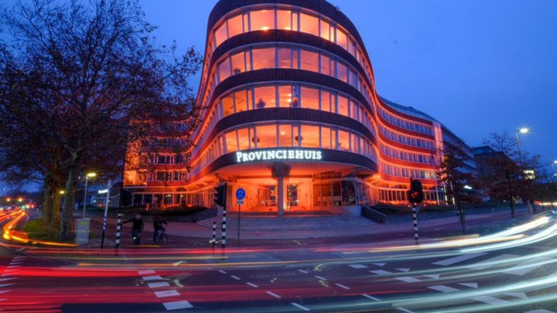 Het Provinciehuis Zuid-Holland kleurt oranje