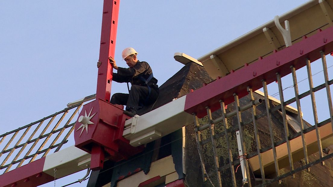 Na ruim een jaar komt de molen in Wissenkerke weer in beweging