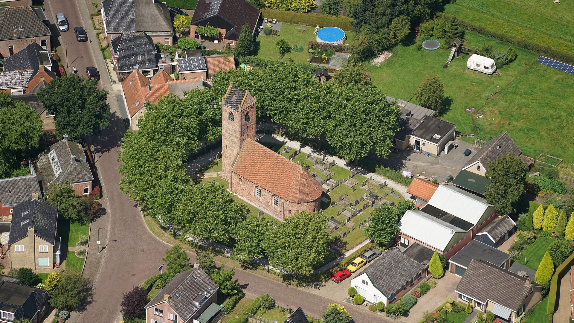 Kippenvel!" Jistrum bestormt Fryske top 100 na grote campagne met 'Griene  Wei' - Omrop Fryslân