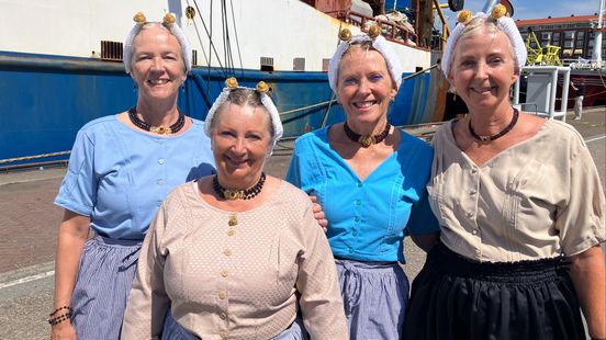 'Feest waar we het hele jaar naar uitkijken': grote drukte bij Vlaggetjesdag op Scheveningen Home