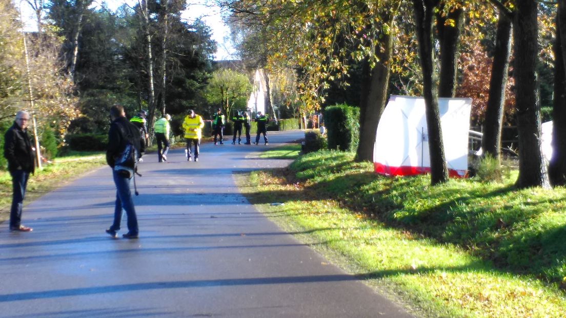 Bij een ongeval op de Veenhuizerveldweg in het buitengebied van Putten is donderdagmorgen een 61-jarige vrouw uit Putten om het leven gekomen.