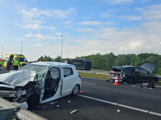 Twee gewonden bij ongeluk tussen Meppel en Staphorst, weg weer open