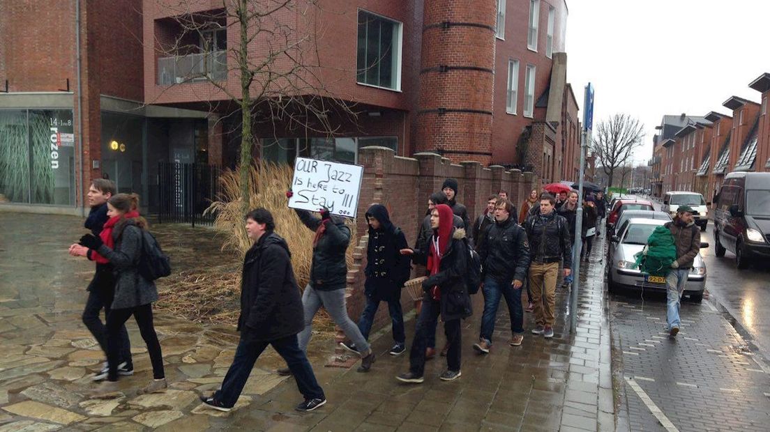Studenten ArtEZ lopen protestmars