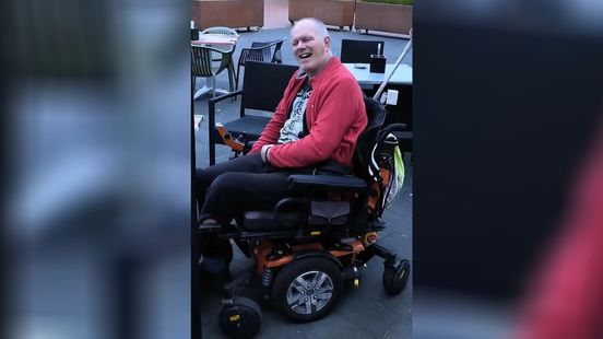 Boete voor Qbuzz omdat chauffeur reiziger in rolstoel achterliet