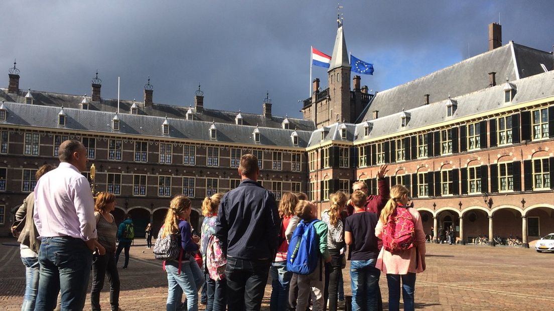 Rondleiding op het Binnenhof.