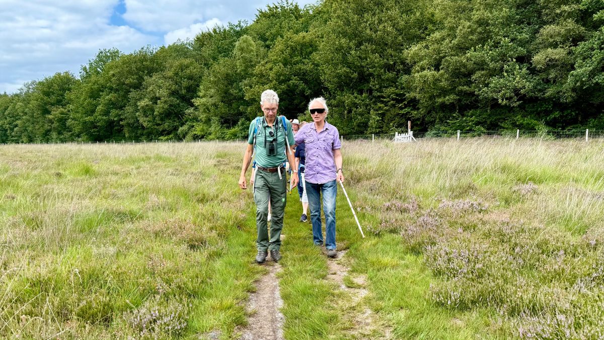 Wandeling voor blinden en slechtzienden in Drouwen: 'Geeft mij een gevoel van vrijheid'
