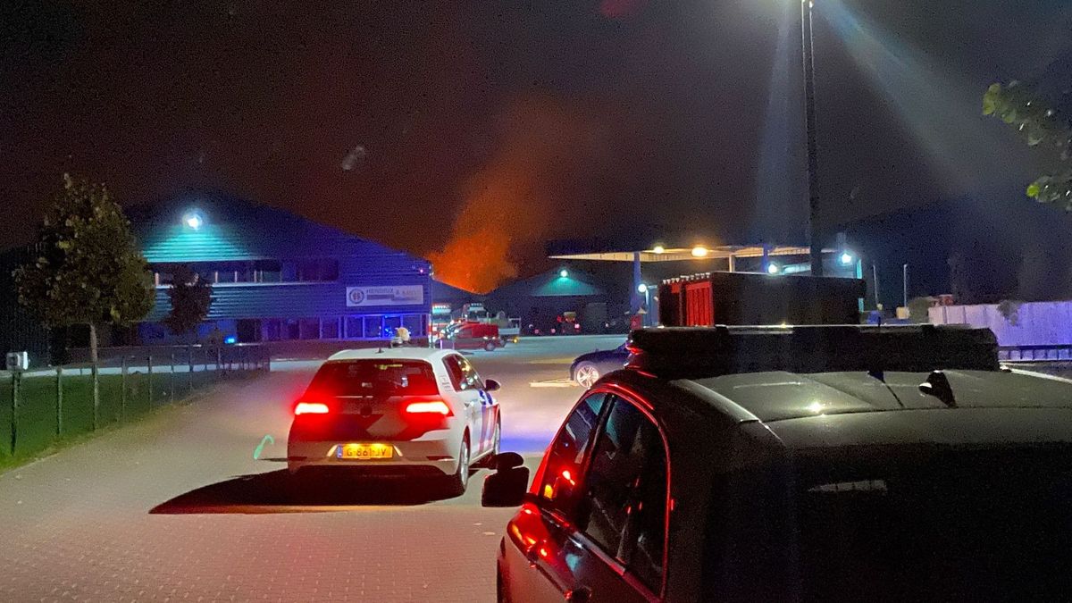 Afval in brand bij loonbedrijf in Castenray