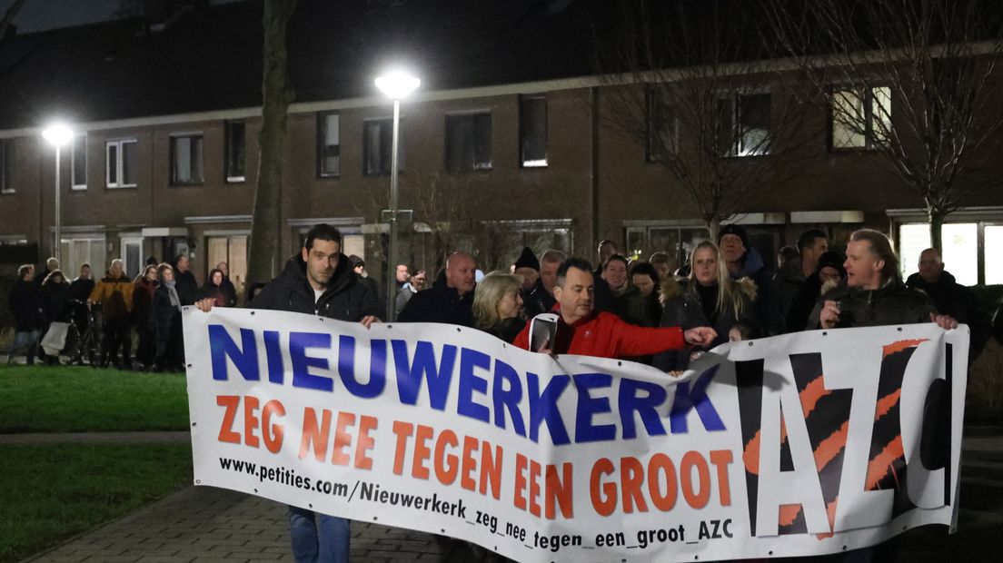 De protestmars door Nieuwerkerk aan den IJssel