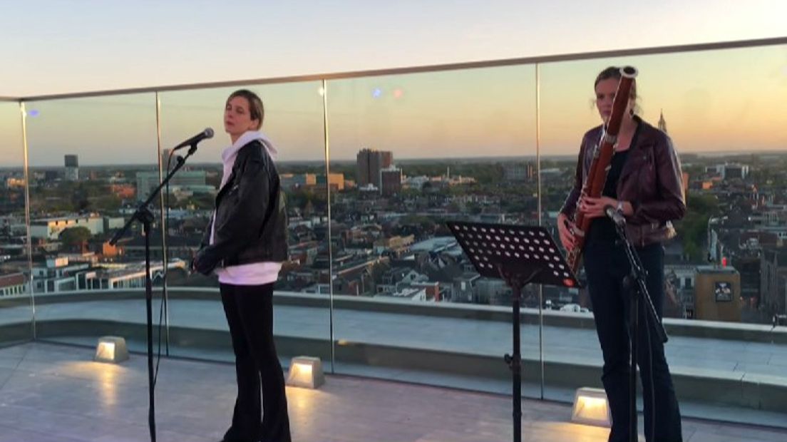 We'll meet Again wordt opgevoerd op het dak van Forum Groningen