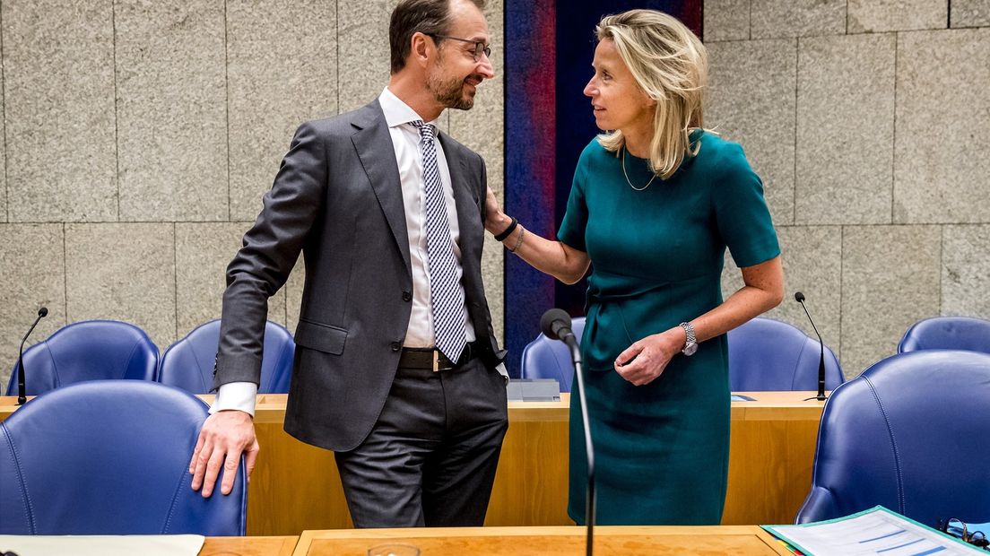 Minister Eric Wiebes en minister Kajsa Ollongren tijdens een eerder debat.