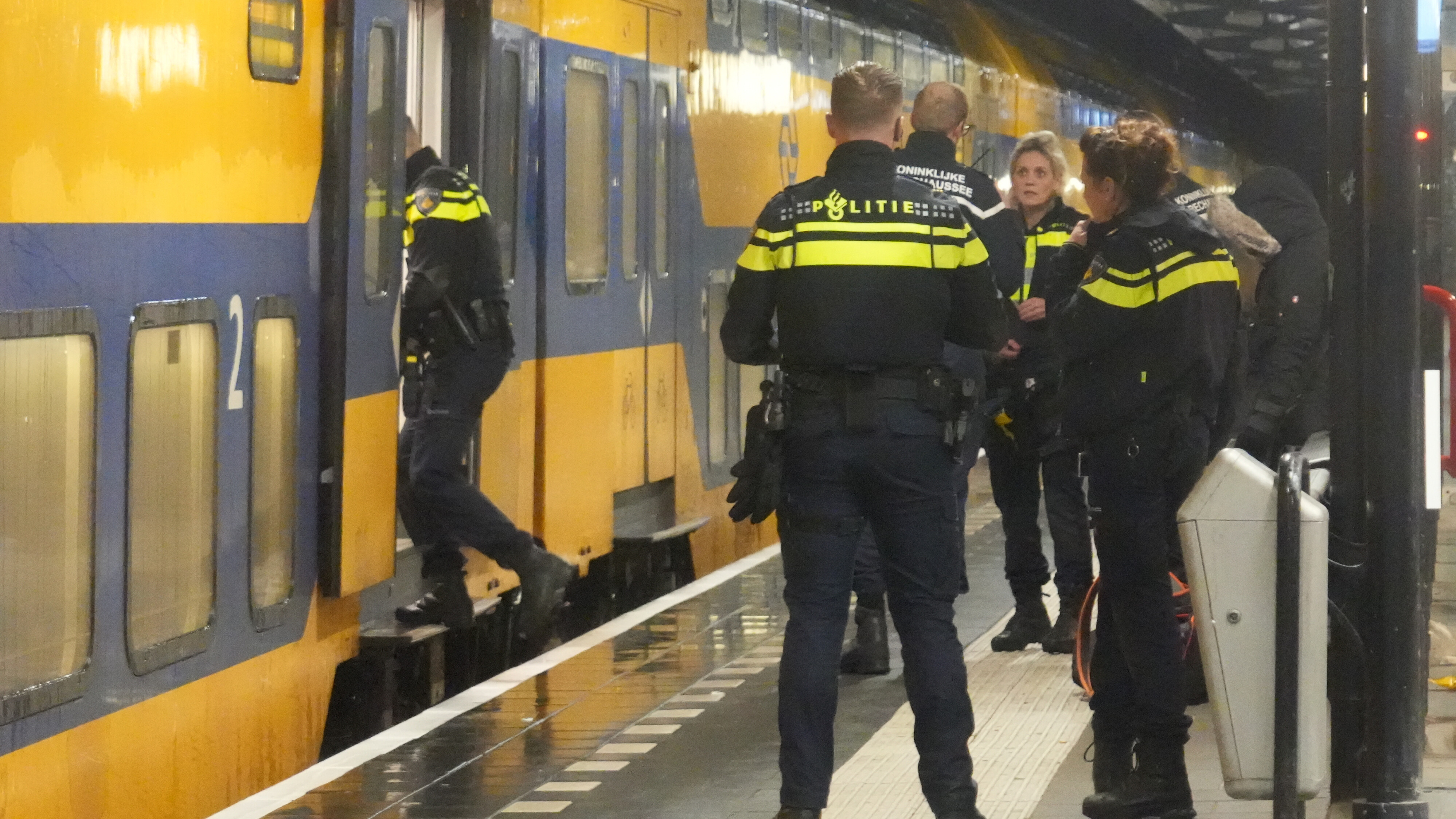 Stabbing Incident On Train From Zwolle To Meppel Leaves One Injured ...