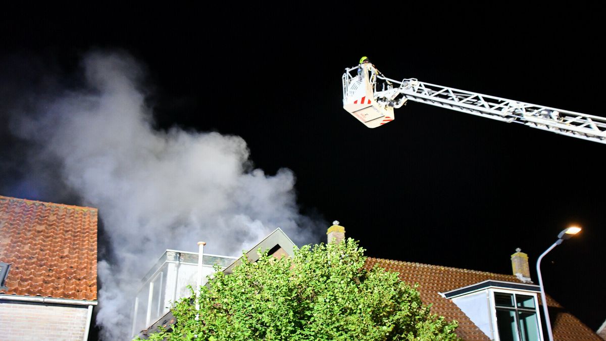 Uitslaande brand in leegstaande woning in Colijnsplaat