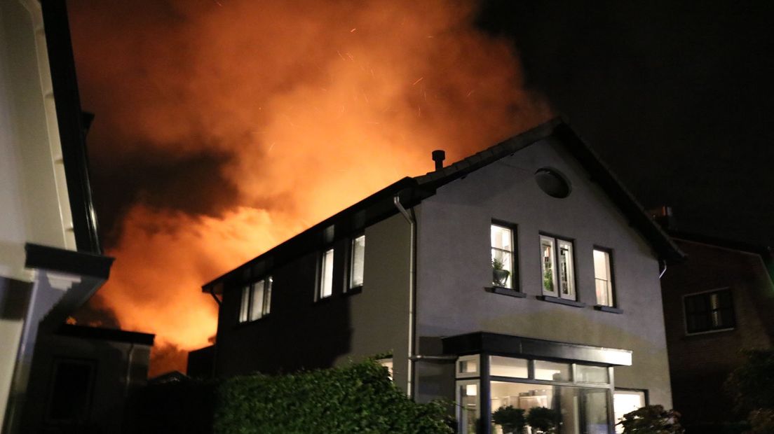 Brand op De Vlashoven in Noordwijkerhout