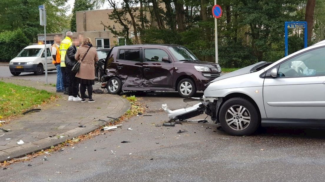 Auto's botsen in Enschede