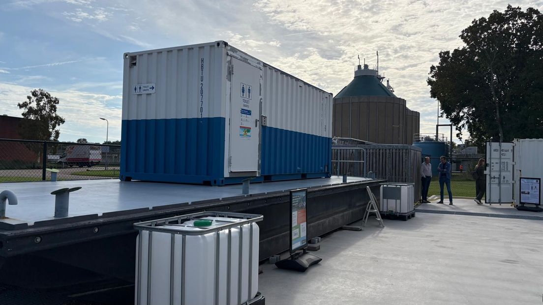 De testopstelling, met de toiletten van de Marrekrite