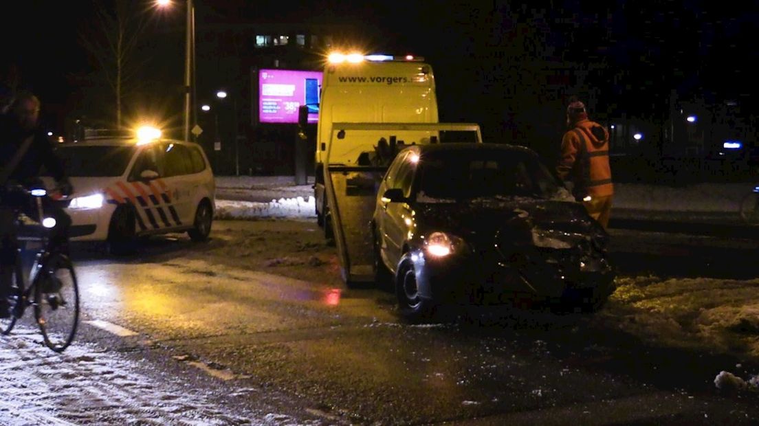 De auto wordt afgevoerd