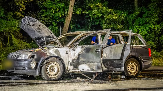 Auto vat ineens vlam op N-weg