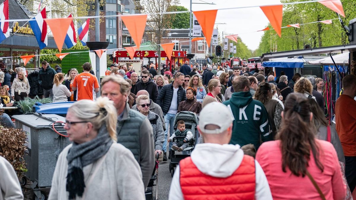 Groningen viert Koningsdag: Drukte in Sappemeer en zit de oudste vrijmarktverkoper in Veendam?