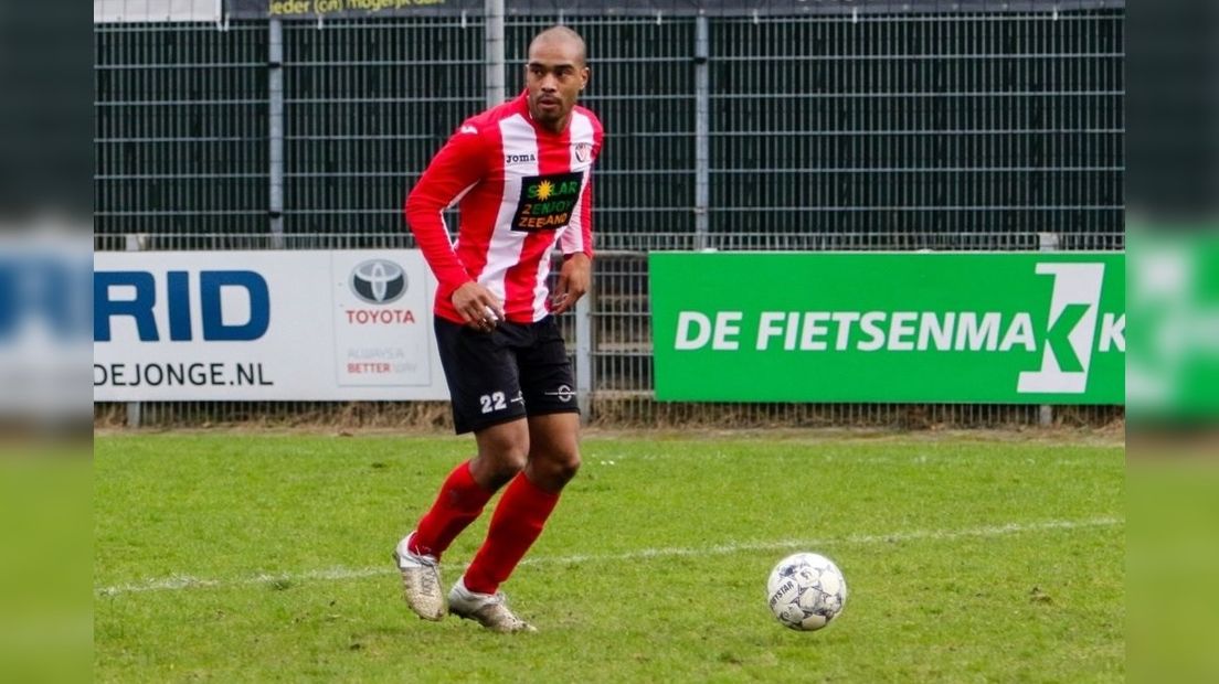 Milton Roemeratoe kreeg ook een rode kaart in de wedstrijd tegen FC Boshuizen
