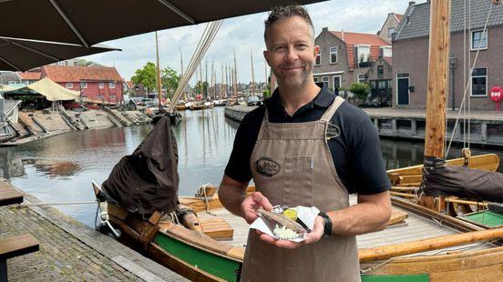 Eerste haringen verkocht in Spakenburg: zo eet je de haring Home