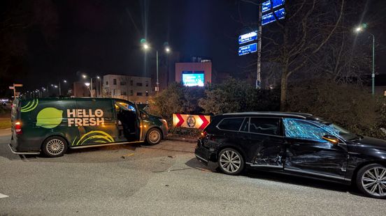 112 nieuws: Ongeluk op Woerdense rotonde | Steekincident na straatroof | Forse crash op N224. 112 nieuws: Ongeluk op Woerdense rotonde | Steekincident na straatroof | Forse crash op N224.