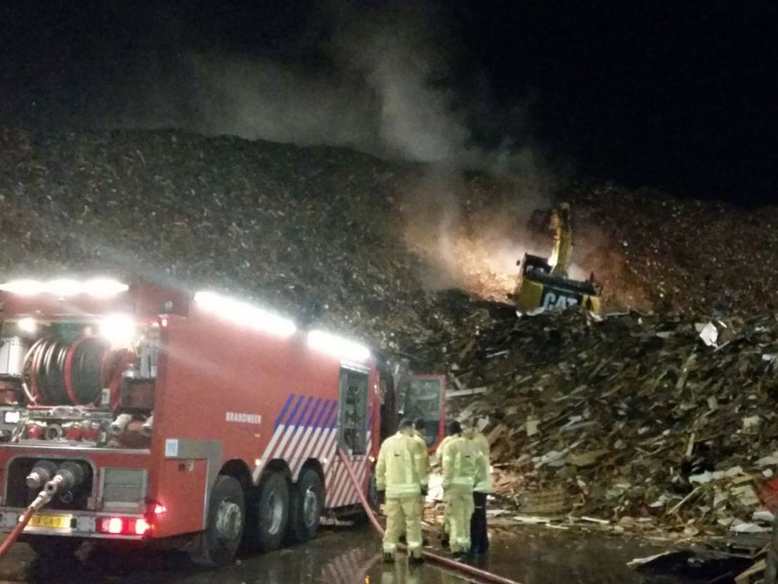 Brandlucht door broei bij Van Gansewinkel (foto Bryan Visser)