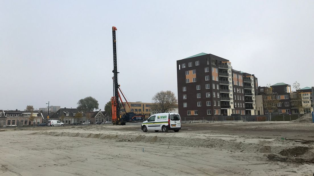 De heimachine op het bouwterrein (Rechten: RTV Drenthe/Margriet Benak)