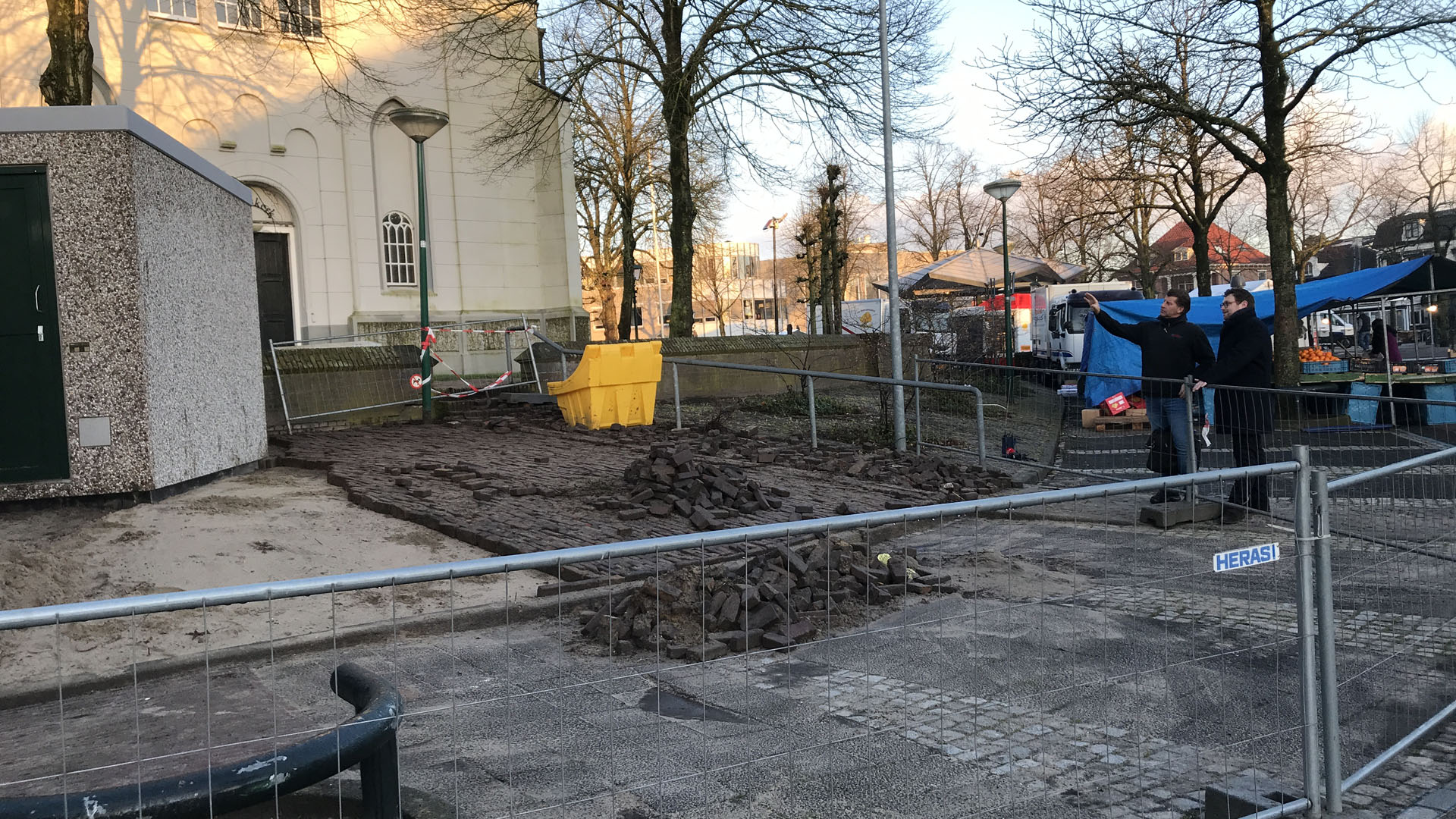 Beeld bij artikel: Ophef over transformatorhuisje Baarn: 'We hebben dat oerlelijke ding niet nodig op De Brink'