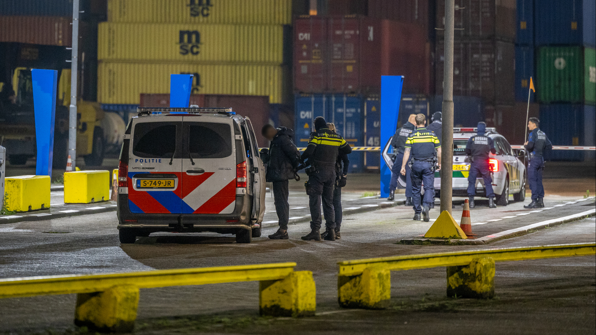 In de Waalhaven zijn twee uithalers opgepakt.