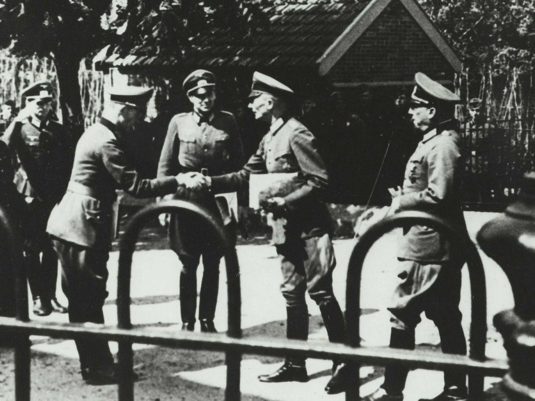 Aankomst van de Duitse Generaloberst von Bock en General von Küchler in Rijsoord.