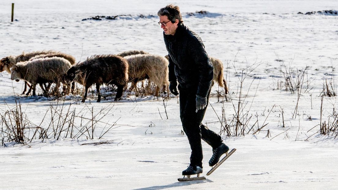 Een schaatser in de buurt van Delft