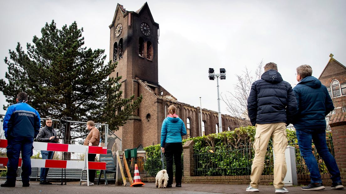 De kerk van Hoogmade een dag na de verwoestende kerkbrand.