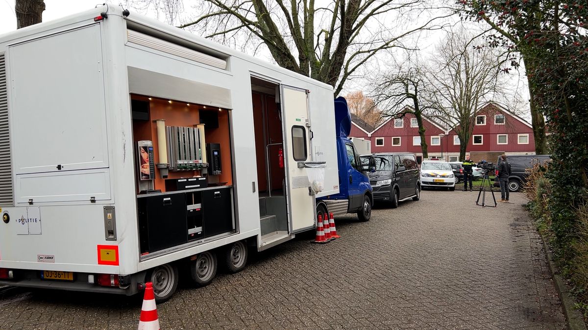 Burgemeester Reinders bezoekt nabestaanden van overleden vrouw Loenen aan de Vecht
