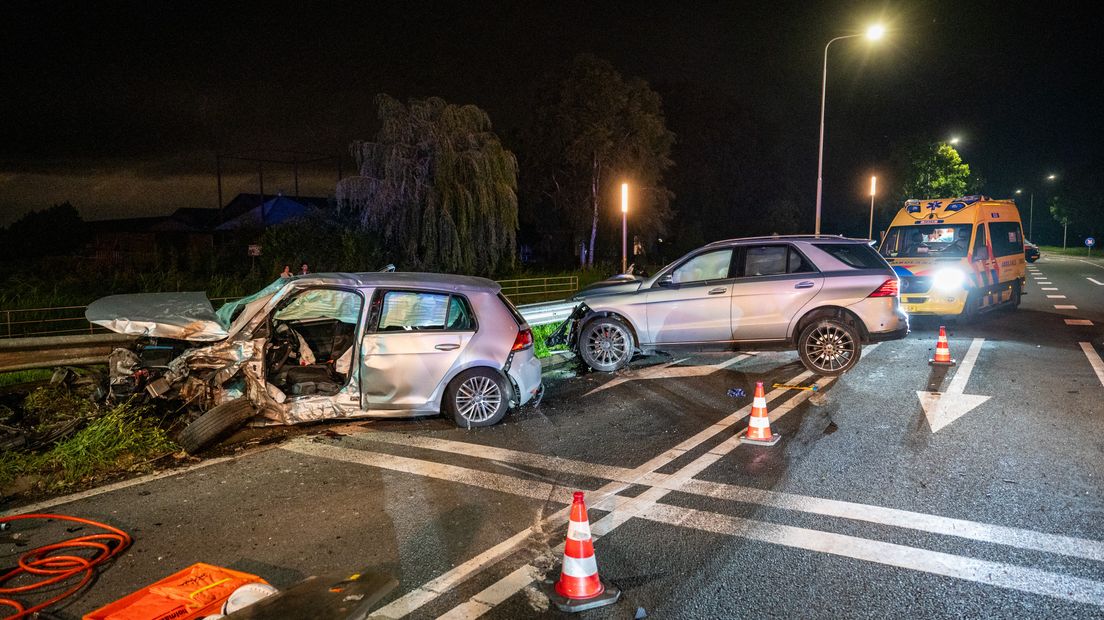 Twee voertuigen zijn betrokken bij het ongeluk