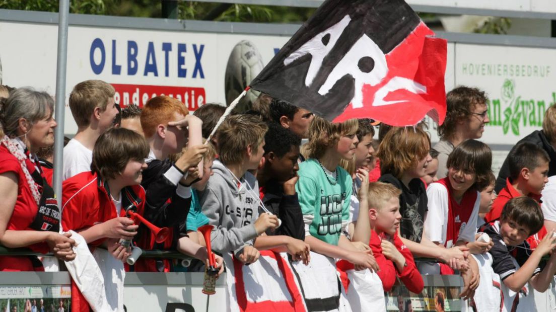 ARC-supporters op bezoek bij SC Genemuiden. 